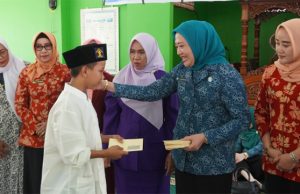 Peringati Hari Ibu, TP PKK OKI Gelar Baksos dan Anjangsana ke Ponpes dan Lapas