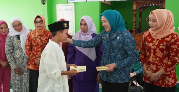 Peringati Hari Ibu, TP PKK OKI Gelar Baksos dan Anjangsana ke Ponpes dan Lapas