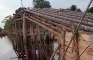 Jembatan Kayu Dibangun Permanen, Warga Tirta Mulya Sambut Gembira