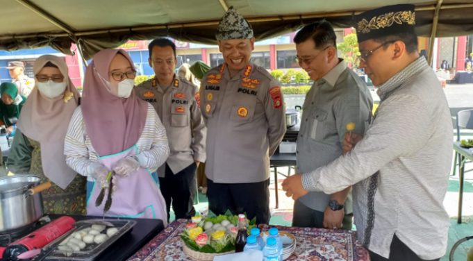 Polrestabes Palembang Gelar Lomba Buat Pempek