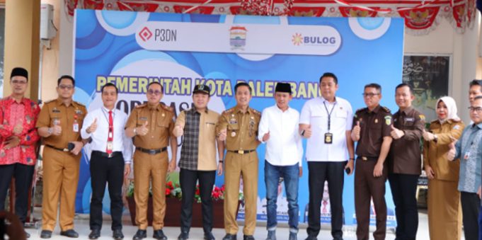 Dinas Perdagangan Palembang Distribusikan 20 Ton Beras Bagi Warga Sako