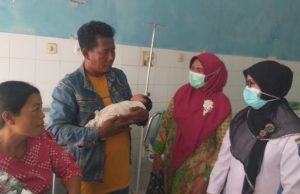 Hj. Siti Rohani Dja’far Soddiq Kunjungi RSUD Kayuagung, Bantu Persalinan Warga Kurang Mampu