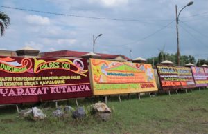 Polres OKI Dibanjiri Puluhan Karangan Bunga, Apresiasi Buka Blokir Jalan Umum