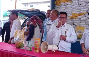 Tekan Inflasi, Pemkab OKI dan Bulog Tebar 10 Ton Beras Murah