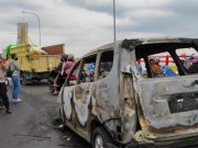 Mobil Avanza Ini Hangus Terbakar di Jembatan Musi IV Palembang
