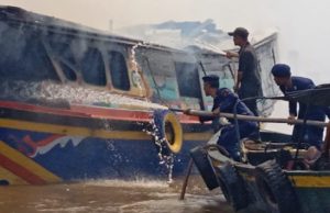 Diduga Korsleting Kabel, Kapal Tongkang Pelita Berkah Terbakar