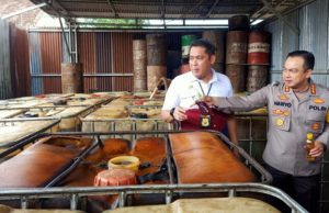 Polrestabes Palembang Gerebek Gudang Penimbunan BBM Ilegal