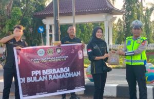 Apresiasi Kinerja Polisi Selama Ramadhan, PPI OKI Beri Bingkisan ke Petugas Polantas Polres OKI