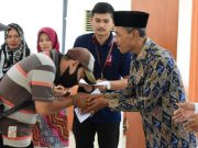 Ratusan Petugas Kebersihan di OKI Terima Zakat