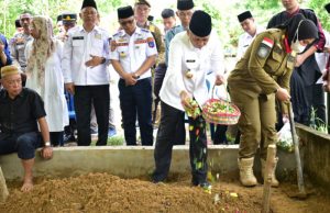 Bupati OKI Lepas Jenazah Abdurrahman ke Peristirahatan Terakhir