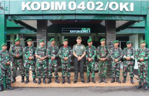 Dandim 0402/OKI Pimpin Upacara Bulanan dan Acara Perpisahan