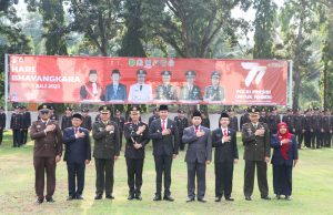 Plt. Bupati Ikuti Upacara Hari Bhayangkara ke-77 di Lapangan Merdeka