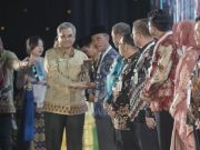 Remajakan Ribuan Hektare Sawit Rakyat, Bupati OKI Terima Anugerah Perkebunan dari Kementan