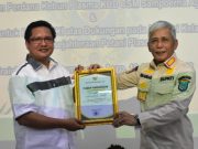 Iskandar Dinobatkan Sebagai Bupati Peduli Petani Sawit