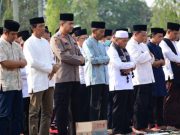 Bersujud ke Bumi, Berbisik ke Langit Meminta Hujan