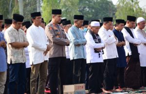Bersujud ke Bumi, Berbisik ke Langit Meminta Hujan