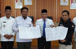 Pemkab Bersama KPU dan Bawaslu OKI Tandatangani NPHD Pemilu