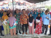 Pj Bupati OKI Salurkan Bantuan 1.3 Ton Beras Untuk 266 KK Terdampak Banjir di Tanjung Lubuk