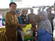 Beras-Minyak Goreng Murah, Diserbu Warga