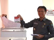 Pj. Bupati OKI Keliling Pantau TPS, Nyoblos di TPS 9 Sukadana Kayuagung