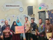 Petugas Linmas Meninggal Dunia, Pj Bupati dan KPU OKI Berikan Santunan