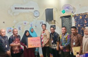 Petugas Linmas Meninggal Dunia, Pj Bupati dan KPU OKI Berikan Santunan