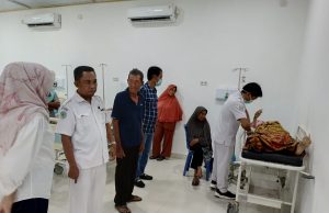 Pj Bupati OKI Jenguk Korban Kecelakaan Bus Studi Tour Asal SDN OKUT