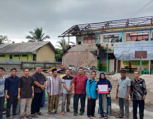 Keluarga Persyarikatan Muhammadiyah Kabupaten Ogan Komering Ilir, melalui PCM Kota Kayuagung menyerahkan Bantuan untuk Musibah Kebakaran di Seri Kembang Ogan Ilir.