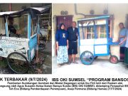 IBS OKI SUMSEL “Program BANSOS Peduli” : Memberikan Sumbangan Gerobak dan Modal Dagangan untuk Ibu Fitri Istri dari Ruslam Alm,