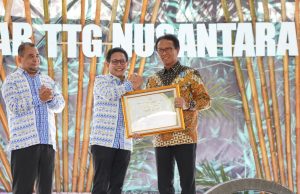 Pj Bupati OKI Raih Penghargaan Bergengsi ‘Lencana Bakti Inovasi Desa’ dari Kemendes