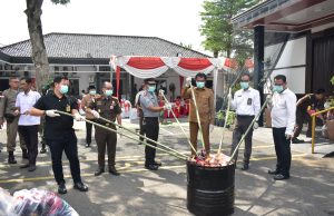 Kejari OKI Musnahkan Barang Bukti 117 Berkas Perkara