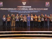 Pj. Bupati OKI Dianugerahi UHC Award karena Cover 97 % Warganya Lewat JKN-Kes,
