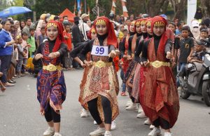 Ratusan Pelajar di OKI Ramaikan Lomba Gerak Jalan dengan Kostum Unik