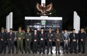 Forkompinda Muara Enim laksanakan apel kehormatan dan renungan suci di Taman Makam Pahlawan Ksatria Pertiwi