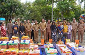 Pj Bupati OKI Serahkan Bantuan untuk Korban Kebakaran Srinanti