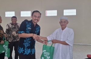 13 Akselerasi Kemenimipas Lapas Muara Enim bagikan Bansos pada Jumat Berkah