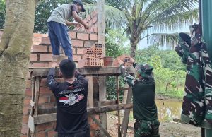 TNI dan Warga Bersinergi: Pembangunan Rumah Tidak Layak Huni (RTLH) Berlanjut dalam TMMD Reguler Ke-123 Kodim 0418/Palembang