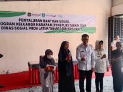 WaliKota Blitar Syauqul Muhibbin Salurkan Bantuan Sosial PKH Plus Tahun 2025