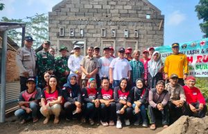 Laskar Peduli Kasih dan PMI Lakukan Bedah Rumah Warga Kawedusan Kabupaten Blitar Yang Hampir Rubuh