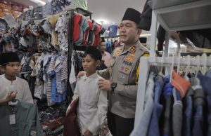 Kapolres Blitar Berikan Tali Asih kepada 75 Anak Anak Yatim Piatu Pondok Ahsanul Aitam