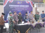 Polres Blitar Musnahkan Ribuan Botol Miras Hasil Operasi Pekat Semeru 2025