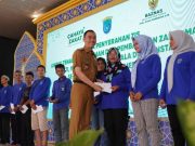Pemkab OKI dan BAZNAS Salurkan Zakat untuk 356 Tenaga Kebersihan