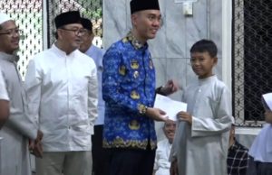 Bupati OKI Apresiasi Peringatan Nuzulul Qur’an & Santunan Anak Yatim di Masjid Agung Sholihin