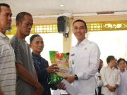 Bupati OKI Salurkan 1.129 Paket Beras untuk Warga Kurang Mampu di Kayuagung