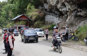 Kapolres Aceh Tengah Turun Lakukan Patroli Monitoring Arus Lalu Lintas di Lokasi Wisata Danau Lut Tawar