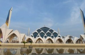 Libur Lebaran, Crew CimutNews Kunjungi Masjid Al Jabbar: Pesona Wisata Religi hingga Galeri Rasulullah yang Serba Canggih