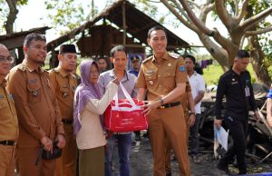 Bupati Muchendi Serahkan Santunan Korban Kebakaran Desa Celikah
