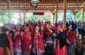 Ketua DPRD Kota Blitar Menghadiri Sosialisasi Peran Perempuan dalam Pengolahan Sampah pada Hari Kartini