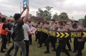 Sambut Hari Buruh, Polres Blitar Gelar Simulasi Pengamanan Unjuk Rasa