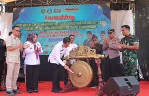 Bupati Muara Enim Edison luncurkan program Seragam gratis bagi siswa SD dan SMP